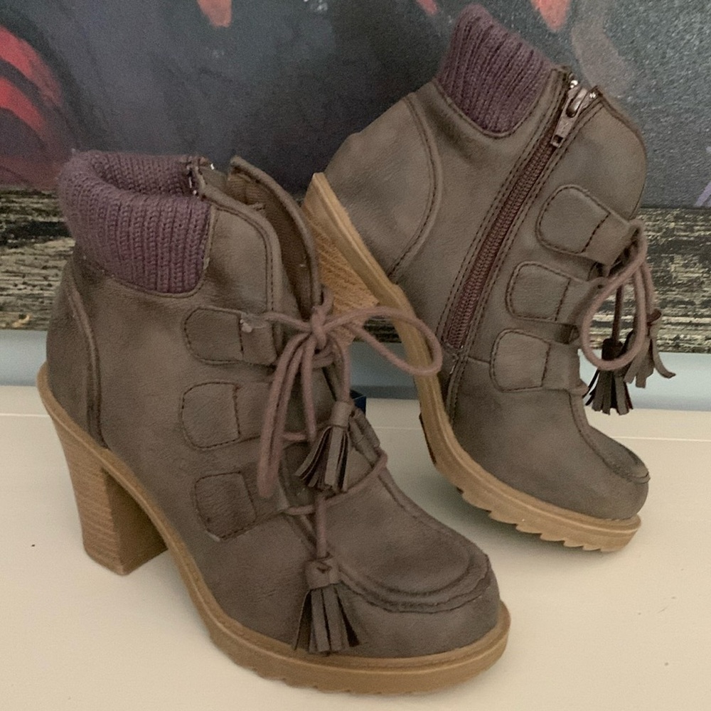 Mudd Gresham Grey Boots